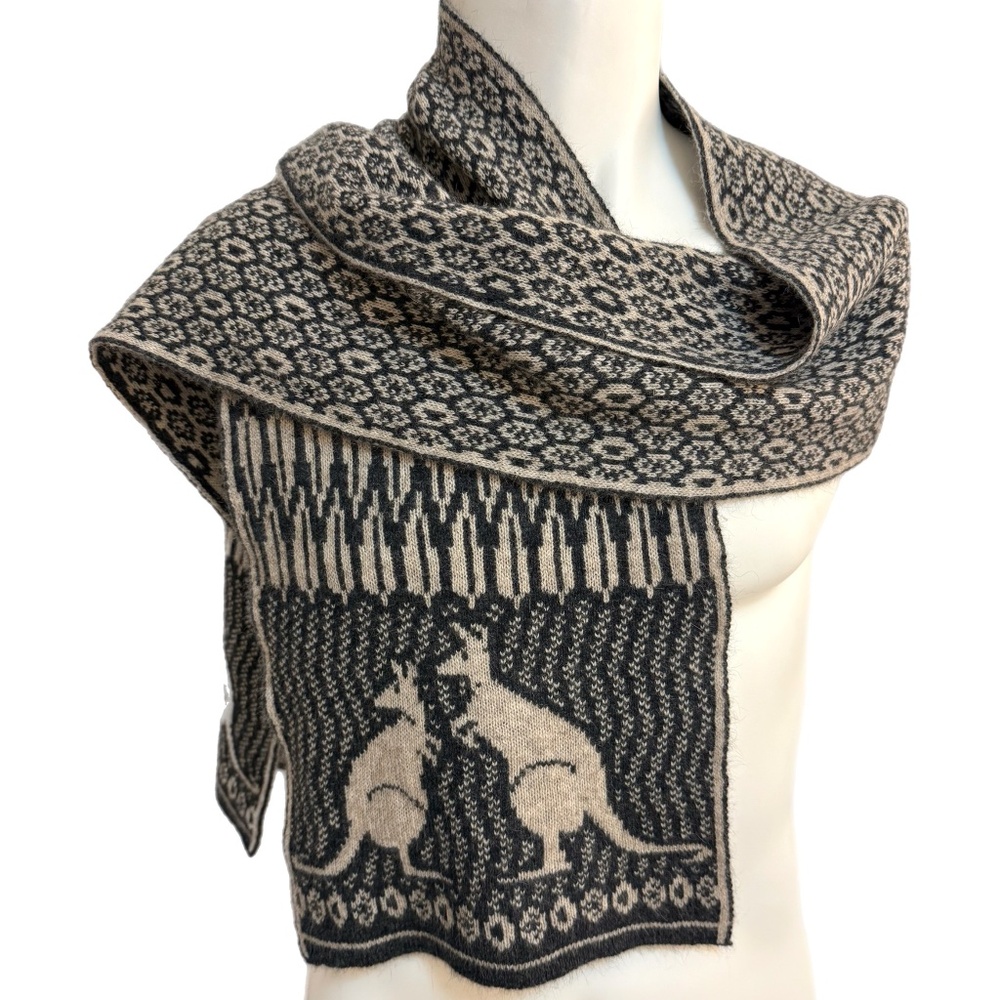 Merino Snug Australia Merino Wool Possum Scarf 🇦🇺 – Kangaroo Motif – Soft Knit